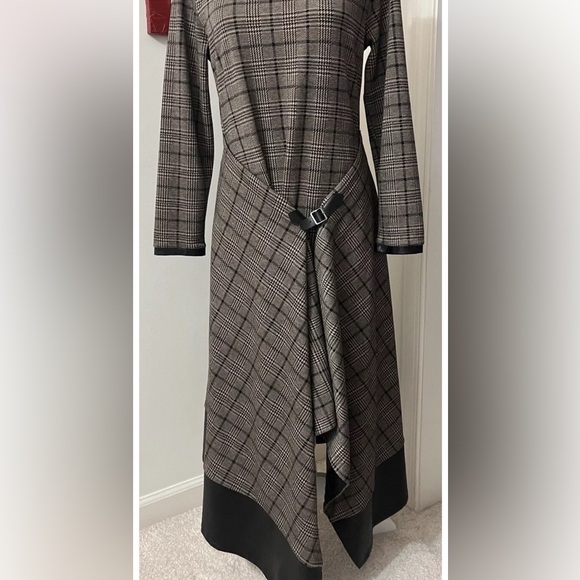 Like New SOFT SURROUNDS Plaid Dress, Size Medium - Picture 6 of 13